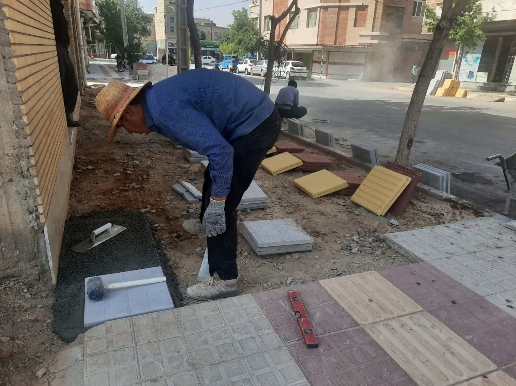 بلوک فرش پیاده روهای باقی مانده خیابان شهیدان سمیع